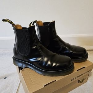 Dr. Martens 2976 Smooth Leather Chelsea Boots